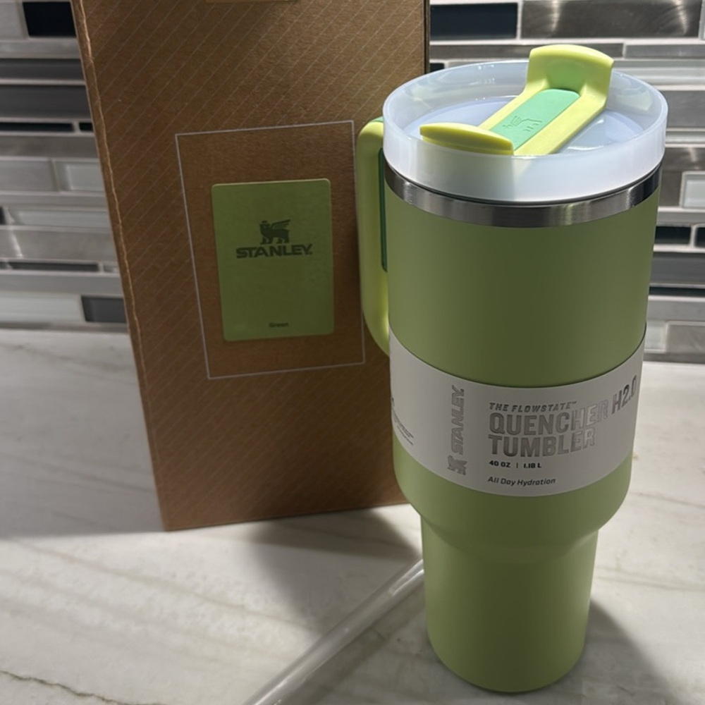 Stanley FlowState H2.0 Tumbler in Light Green